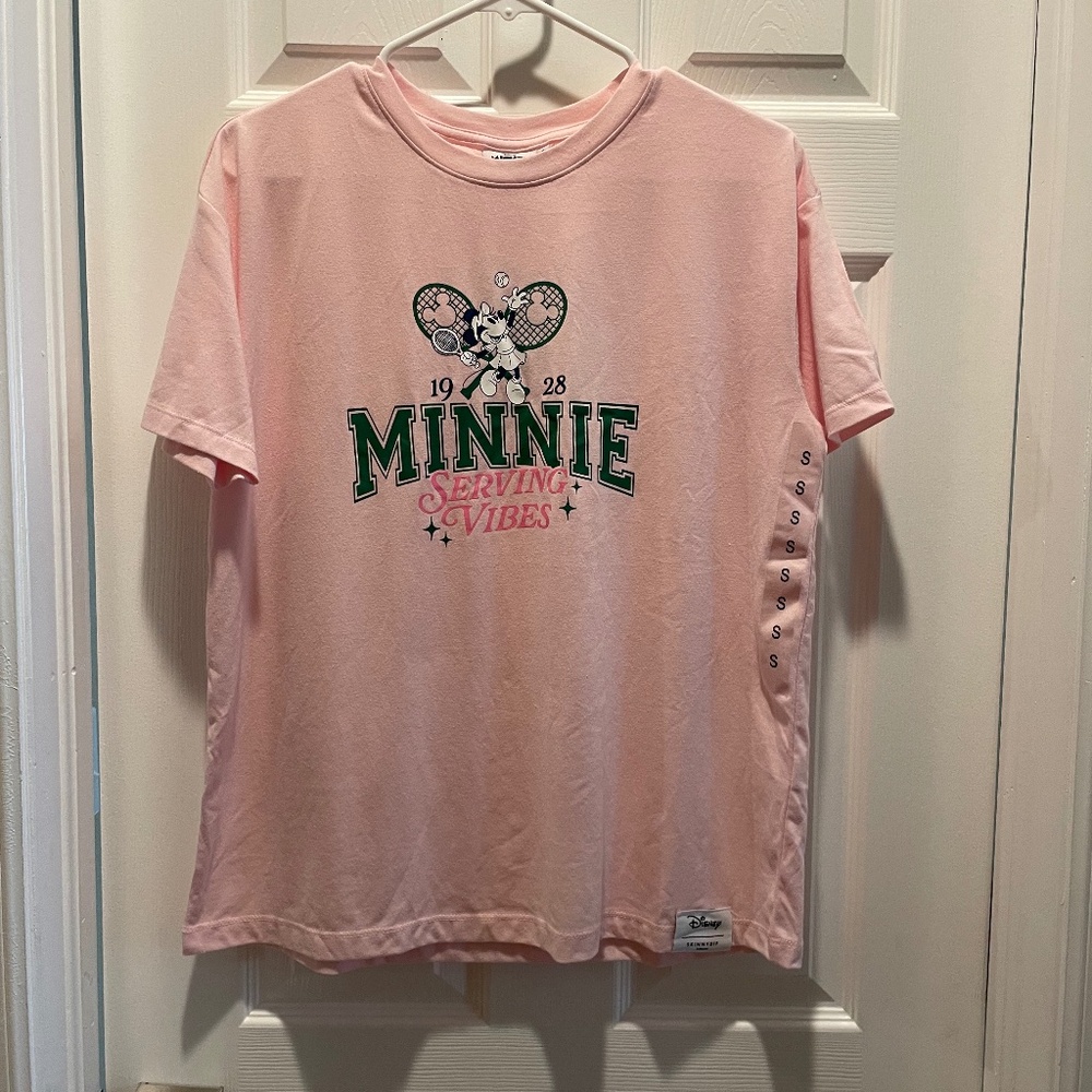 NWT Disney Minnie Serving Vibes Short Sleeve Graphic T-Shirt Light Pink size S